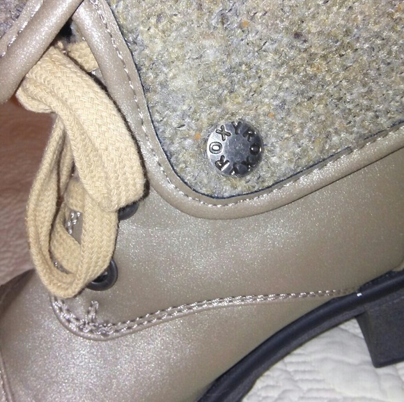 Roxy Boots Mountain and The Seas Boardriding Co. - Picture 4 of 6